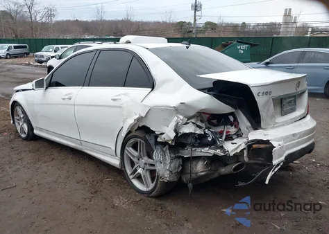 2013 Mercedes-Benz C 300 Sport 4Matic z USA, uszkodzony, nr VIN WDDGF8AB1DR277114